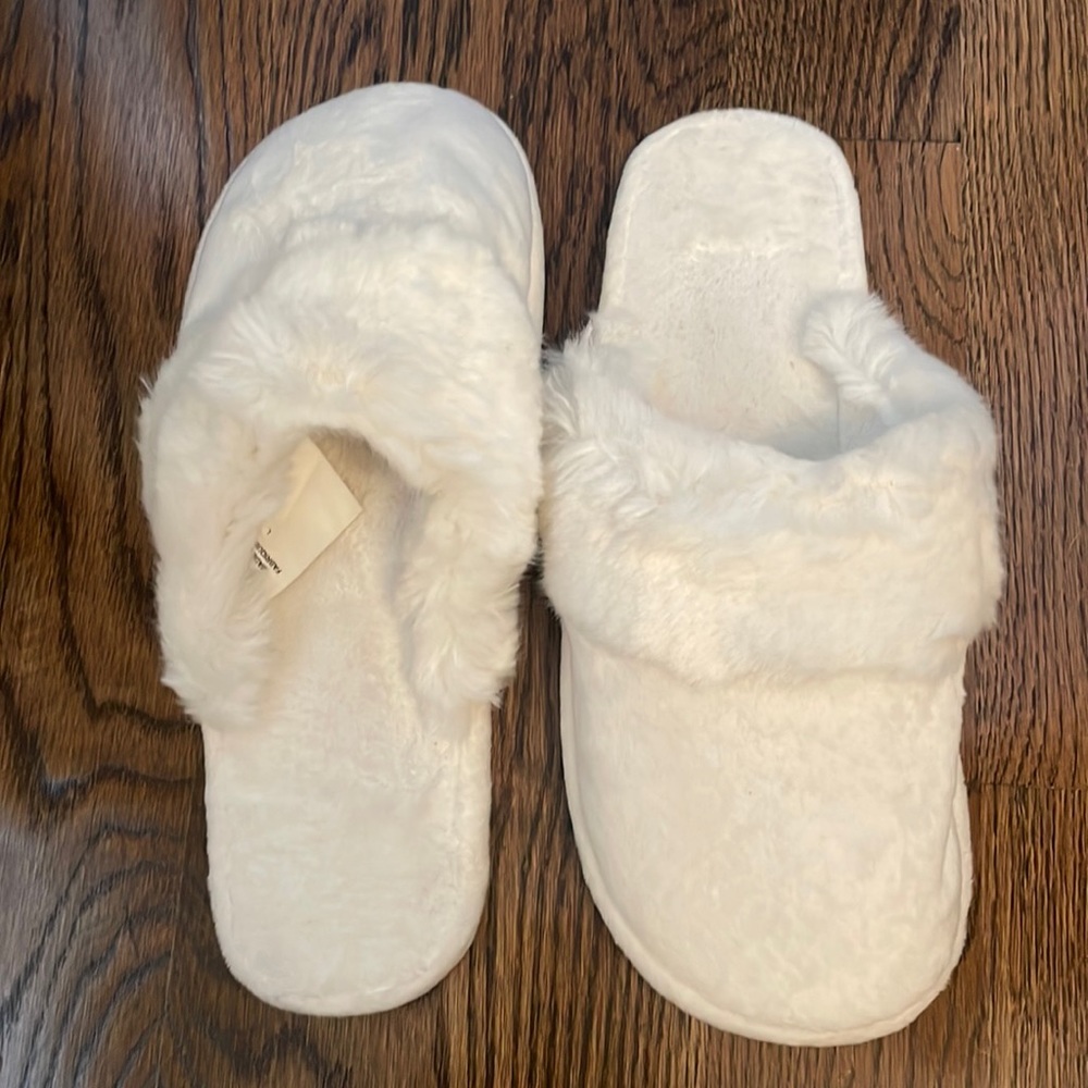 Large, White, Faux Fur Potterybarn Slippers-like new!